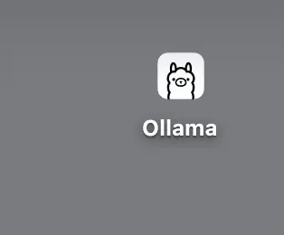 在桌面上的 Ollama 應用程式的圖示，外觀是一個簡約的白色羊駝頭像。